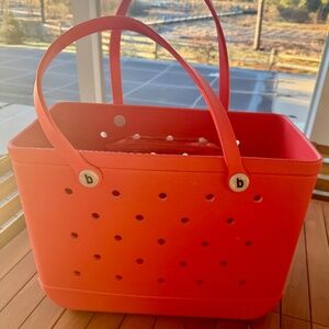 Large Bogg Bag Original - Coral Color